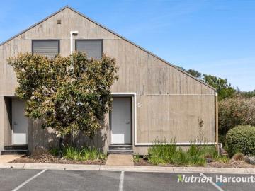 Charming Coastal Villa in Port Campbell