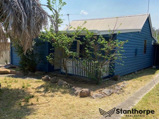 CHARMING COLONIAL COTTAGE LARGE LIVING & LAND