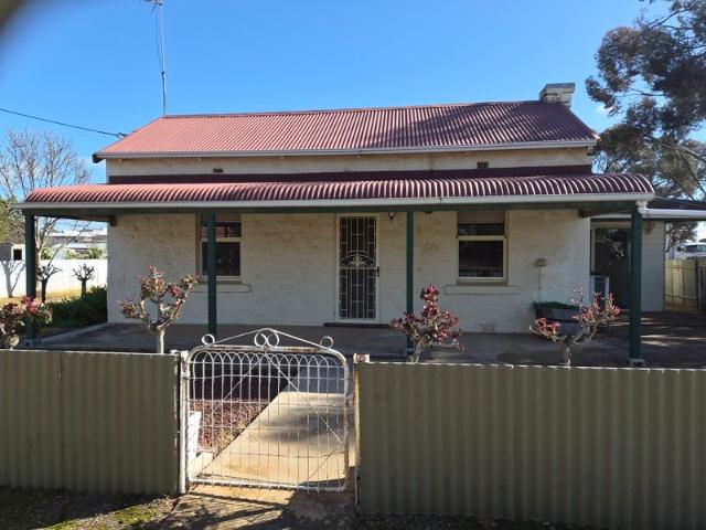 Charming Colonial Cottage with Outstanding Shedding