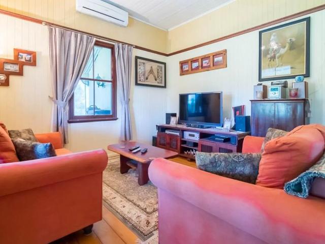 Charming Colonial Homestead Offering Peaceful Country Living!