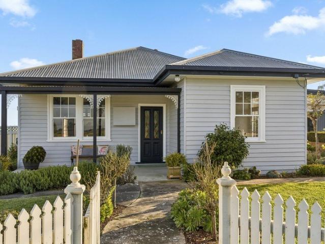 CHARMING COROROOKE HOME