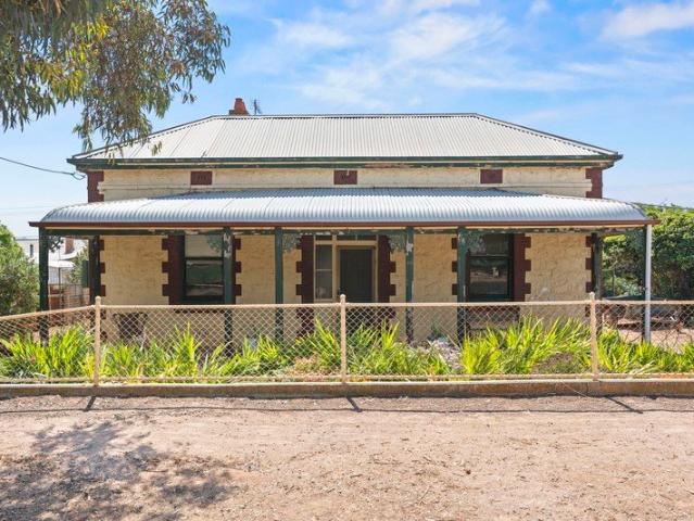 Charming Cottage Overlooking Wallaroo Golf Course