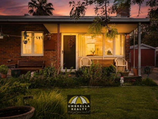 Charming Cottage on a Huge 809m² Block with Development Potential