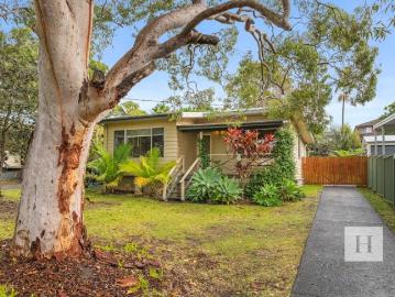 Charming Cottage on a Spacious 692sqm Block with Side Access