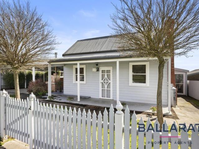 CHARMING COTTAGE ON GENEROUS 1022M2 ALLOTMENT