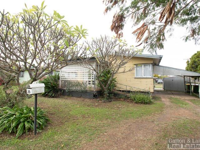 Charming Cottage on Prime Corner Block Walk to Everything!