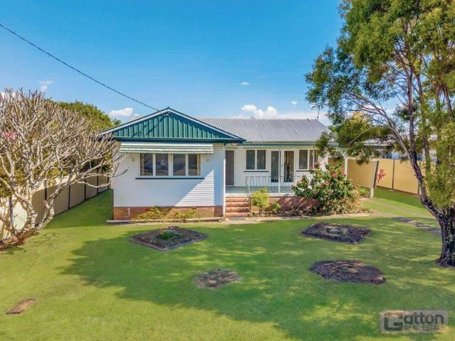 CHARMING COTTAGE CHARACTER ON A GENEROUS 809M² BLOCK Open Fri 14th & Sat 15th Aug