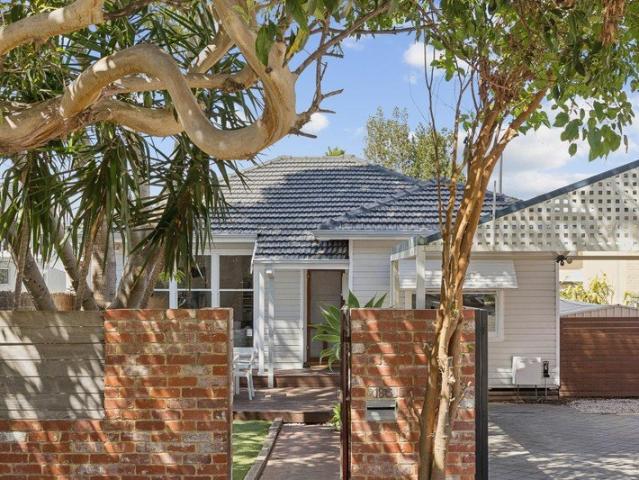 Charming Cottage, Coastal Lifestyle!