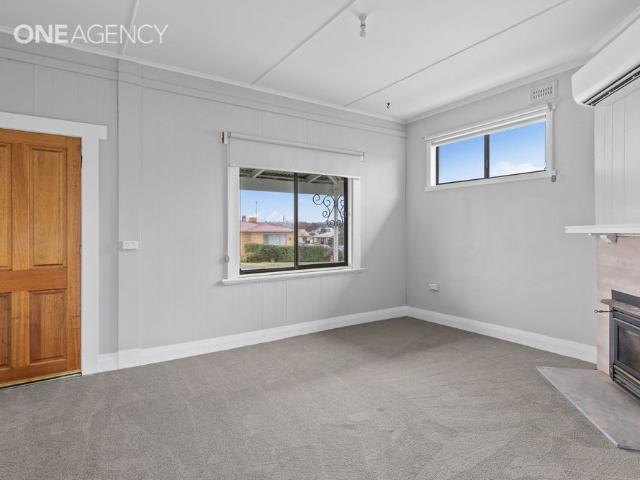 Charming Cottage, Convenient Location