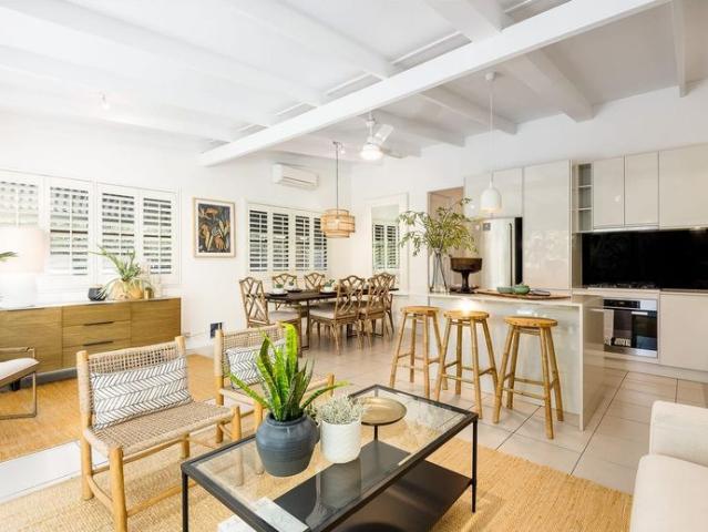 Charming Cottage, Great Lifestyle & Location