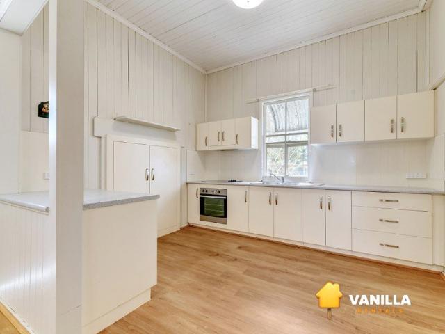 Charming Cottage in a Convenient Woodend Location