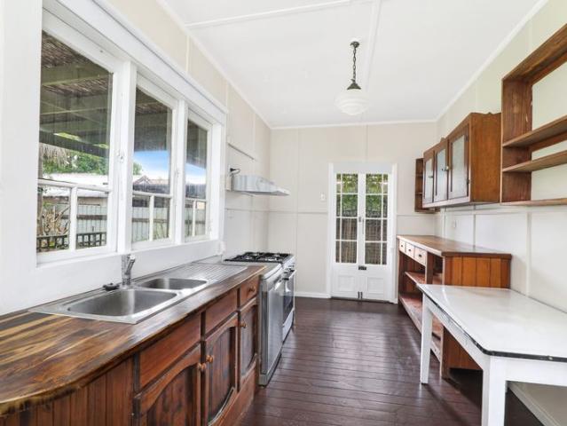 Charming Cottage in a Convenient Fairy Meadow Location