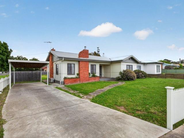Charming Cottage In A Great Location