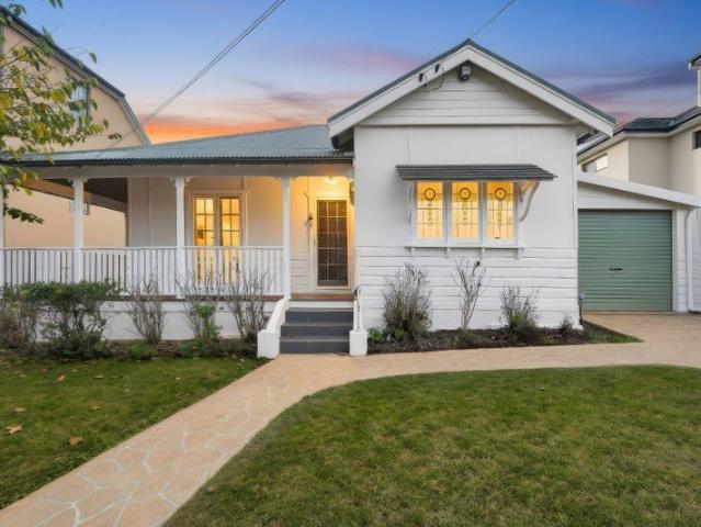 CHARMING COTTAGE IN SOUGHT AFTER LOCALE