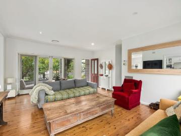 Fully Furnished charming Cottage in the Heart of Moss Vale