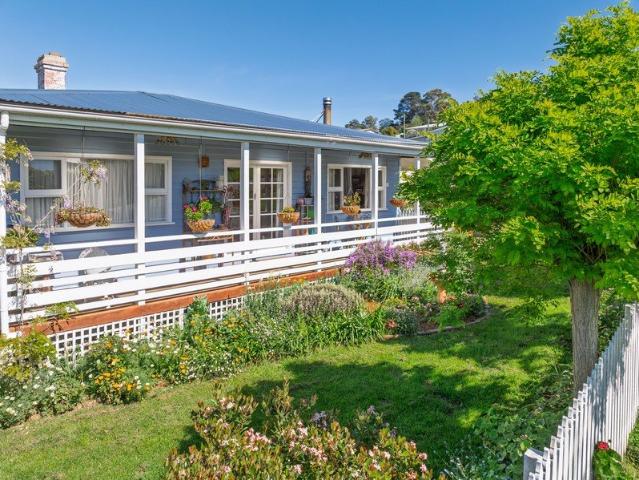 Charming Cottage Living with Space, Sunshine & Versatility