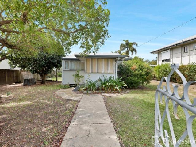 Charming Cottage Living Close to the Beach!