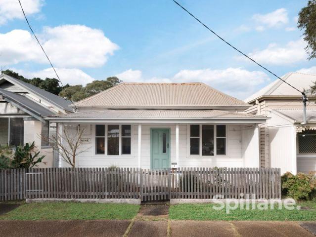 Charming Cottage Living in the Heart of Hamilton