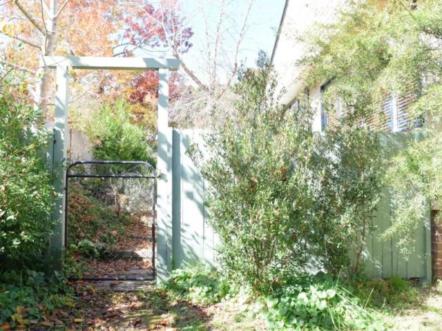 Charming Cottage Living in the Heart of Wentworth Falls!