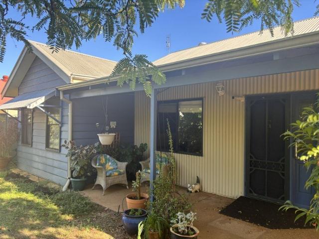 Charming Cottage Living in a Peaceful Cul de Sac