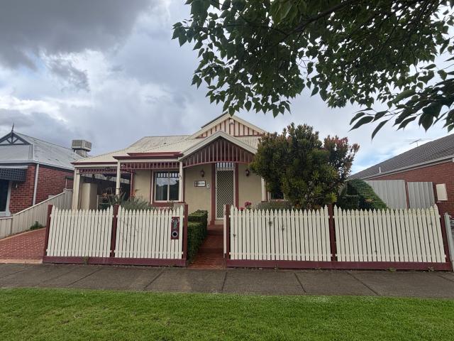 Charming Cottage Living in Caroline Springs