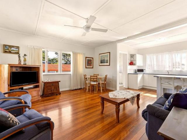 Charming Cottage Living in Convenient Clontarf