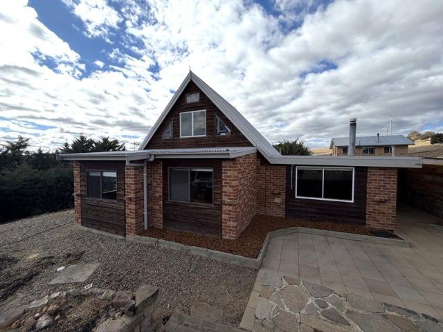 Charming Cottage Living in Dalgety
