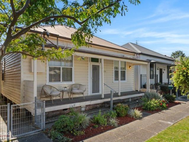 Charming Cottage Living in Sought After Hamilton