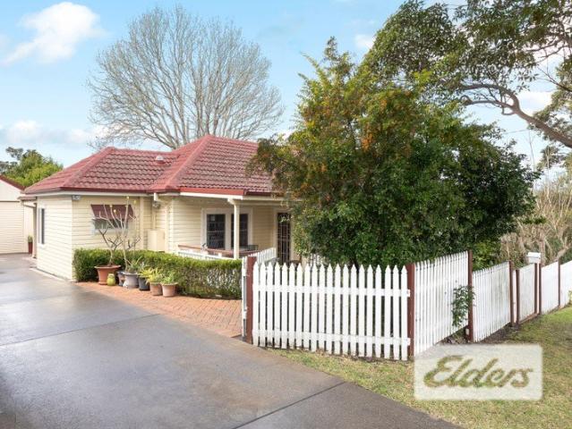 Charming Cottage Living, Moments from Pilkington Street Reserve
