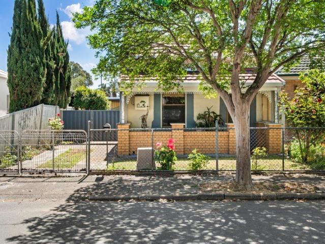Charming Cottage Retreat in a Sought After Beulah Park Location