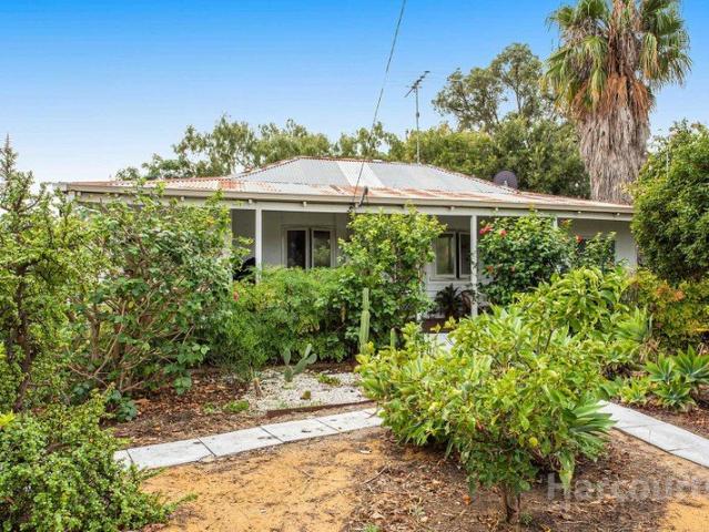 VIEW BY APPOINTMENT Dani 0404664184 Charming Cottage Retreat in Greenfields Your Dream Home Awaits!