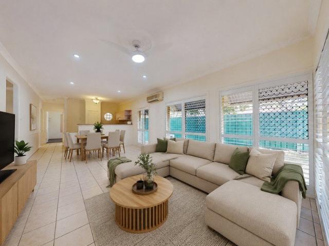Charming Cottage Style Home Beside Parklands with Air Con & Shed