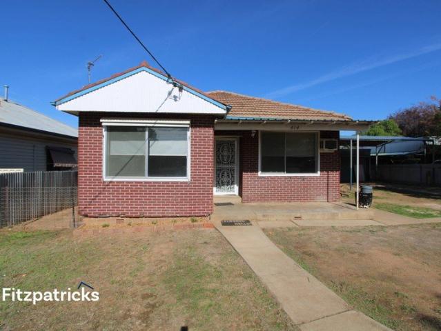 Charming Cottage Style Home Walk to Lake Albert