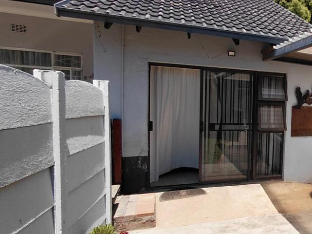 Charming cottage to rent in Sunward Park,Bokburg