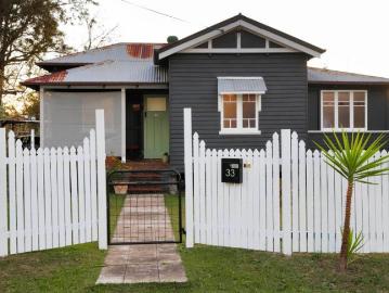 CHARMING COTTAGE WITH CBD LOCATION!