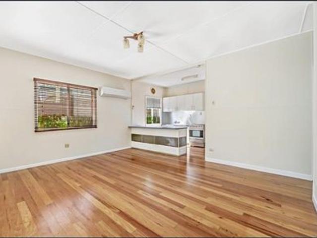 Charming Cottage with a Big Backyard & Walk to Train Convenience