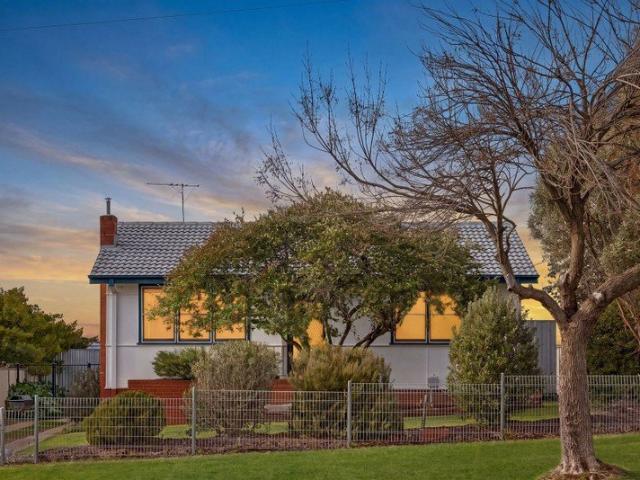 Charming Cottage with Endless Potential & Exceptional Side Access