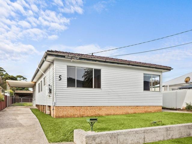 Charming Cottage with Extensive Garaging and Workshop Space