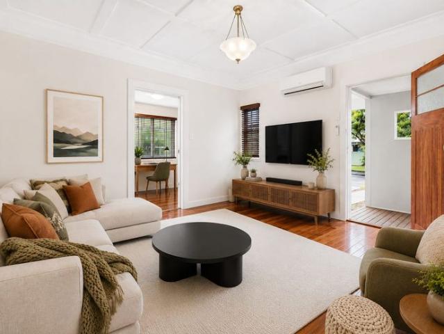 Charming Cottage with Excellent Outdoor Entertaining Area