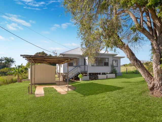 Charming Cottage with Ocean Views and Peaceful Country Feel