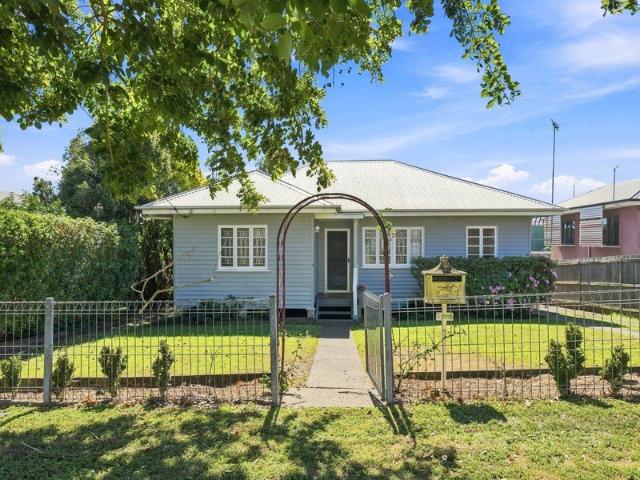 Charming Cottage with Opportunity in a Convenient Geebung Location