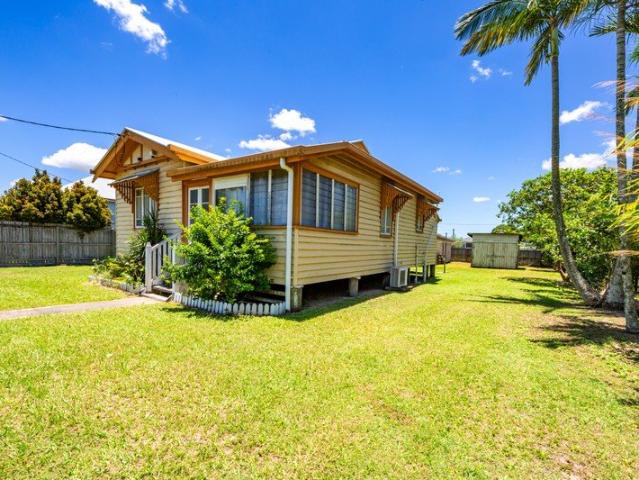 Charming Cottage with Large Shed & Air Conditioned Comfort