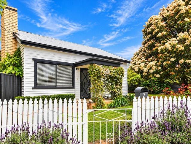 Charming Cottage with Modern Comforts