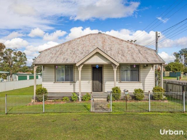 Charming Cottage with Space, Style & Convenience