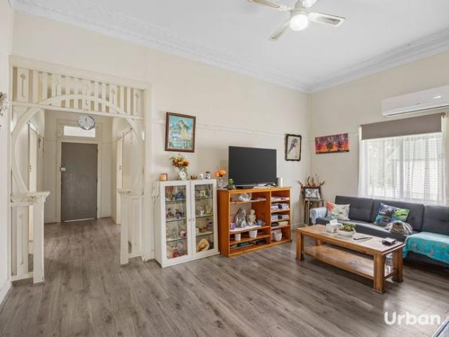 Charming Cottage with Space, Style & Convenience