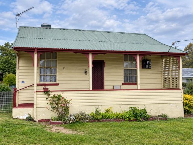 Charming Cottage with Potential in a Prime Location