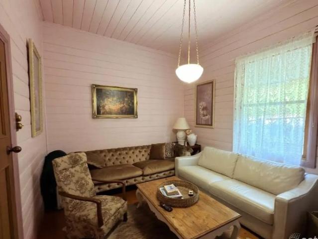 Charming Cottage with Panoramic Hillside Views