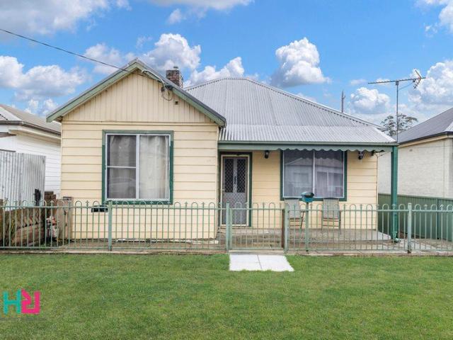 Charming Cottage with Rear Lane Access & Huge Garaging
