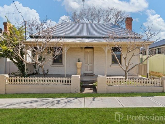CHARMING COTTAGE WITH TIMELESS APPEAL