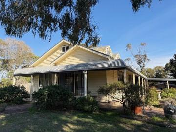 CHARMING COUNTRY COTTAGE IN MODEWARRE PEACEFUL LIVING NEAR GEELONG